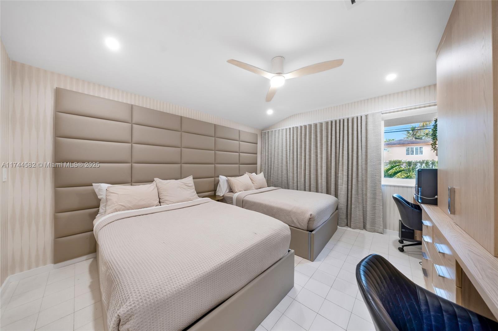 DAVIS HARBOR RESUB PB 47- - Residential