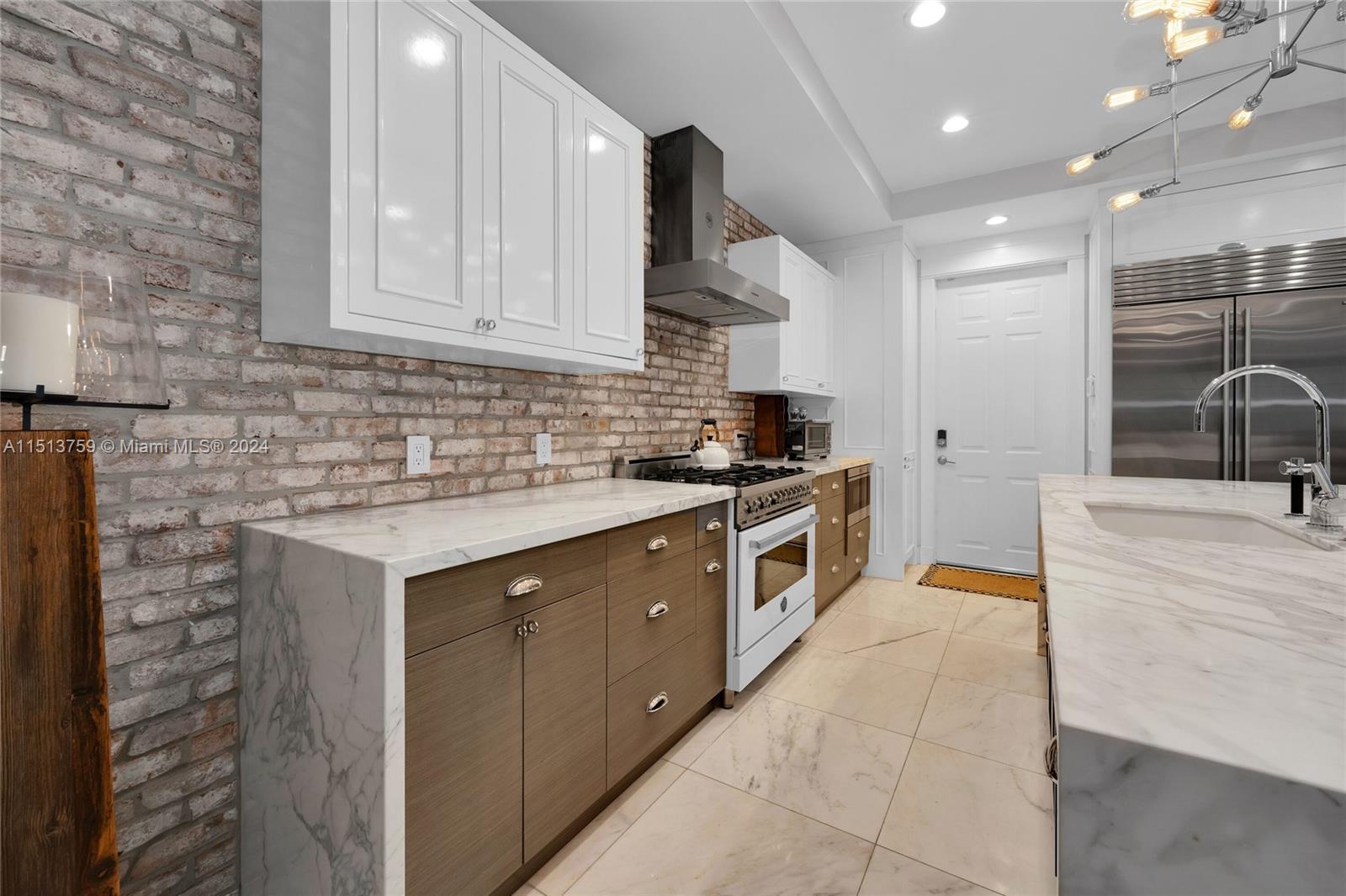 PINES MANOR - Residential