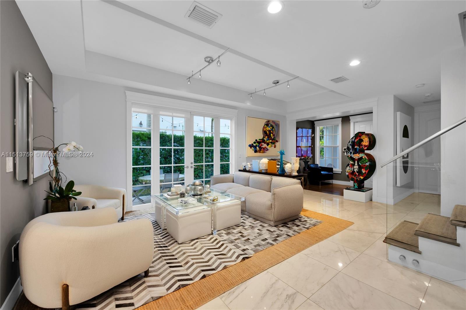 PINES MANOR - Residential