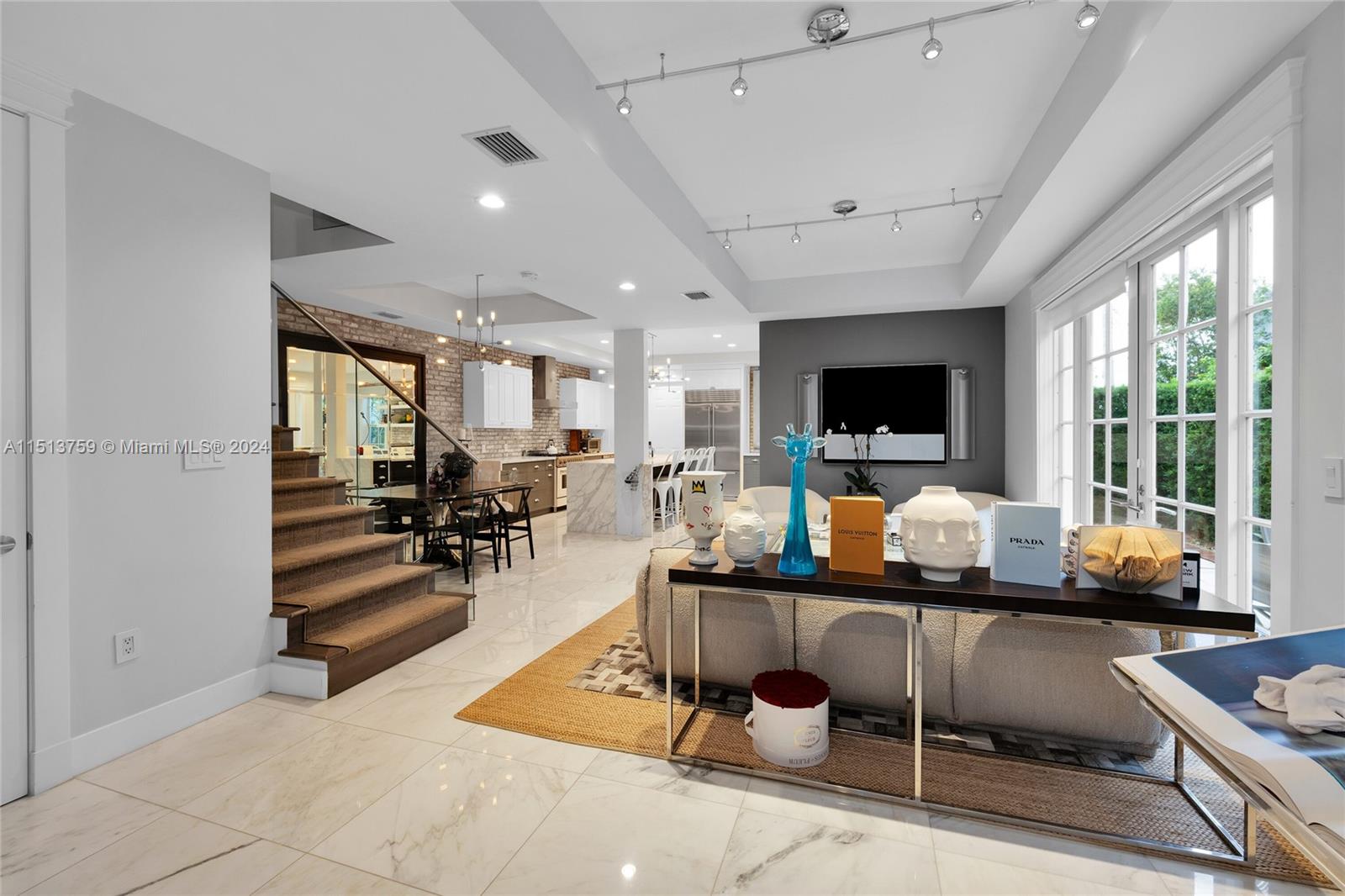 PINES MANOR - Residential