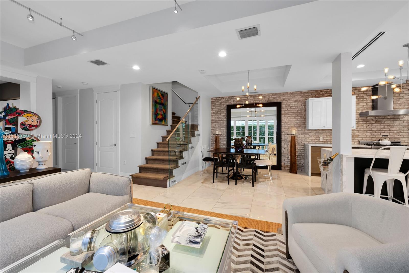 PINES MANOR - Residential