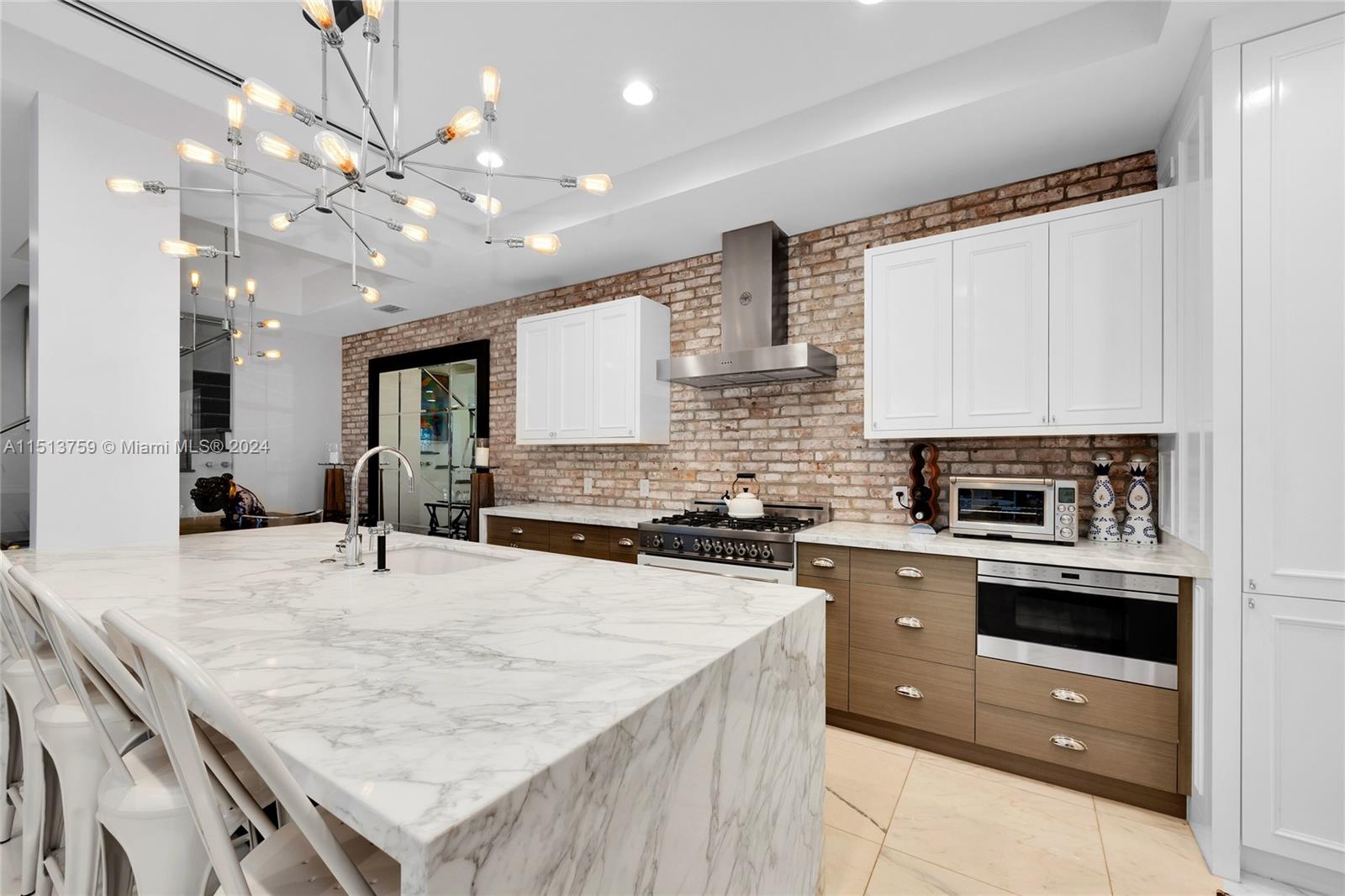 PINES MANOR - Residential