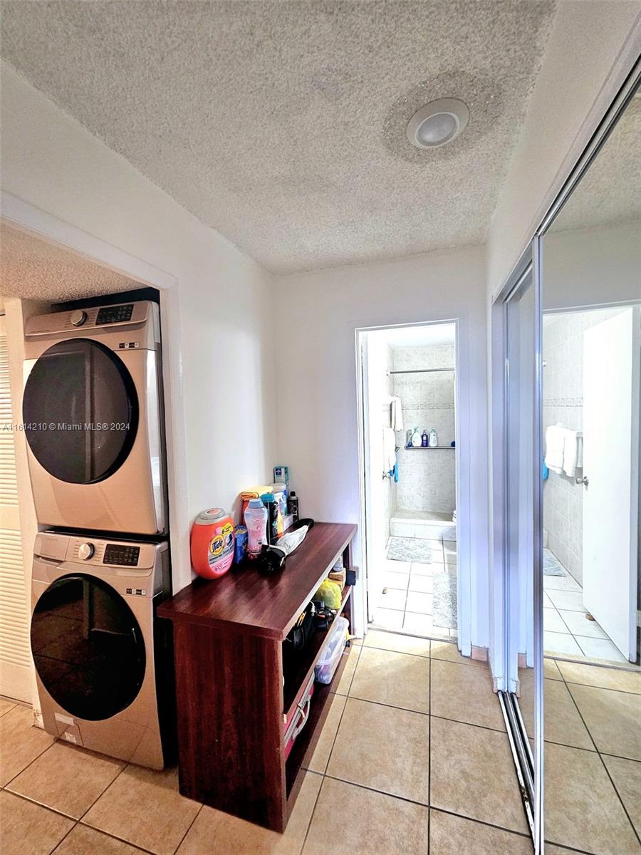 EL JARDIN DE HIALEAH COND - Residential