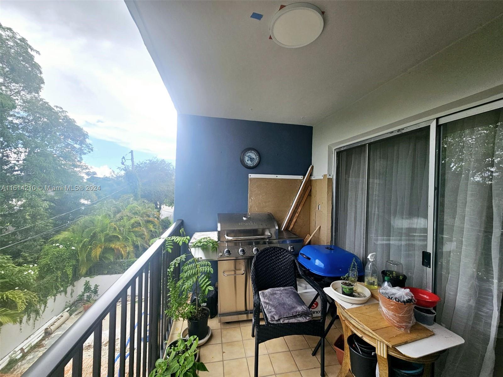 EL JARDIN DE HIALEAH COND - Residential