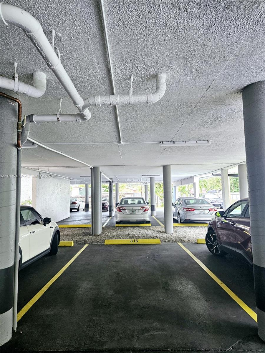 EL JARDIN DE HIALEAH COND - Residential