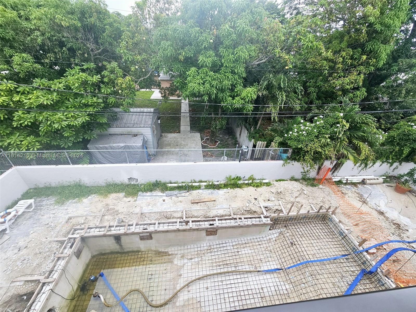 EL JARDIN DE HIALEAH COND - Residential
