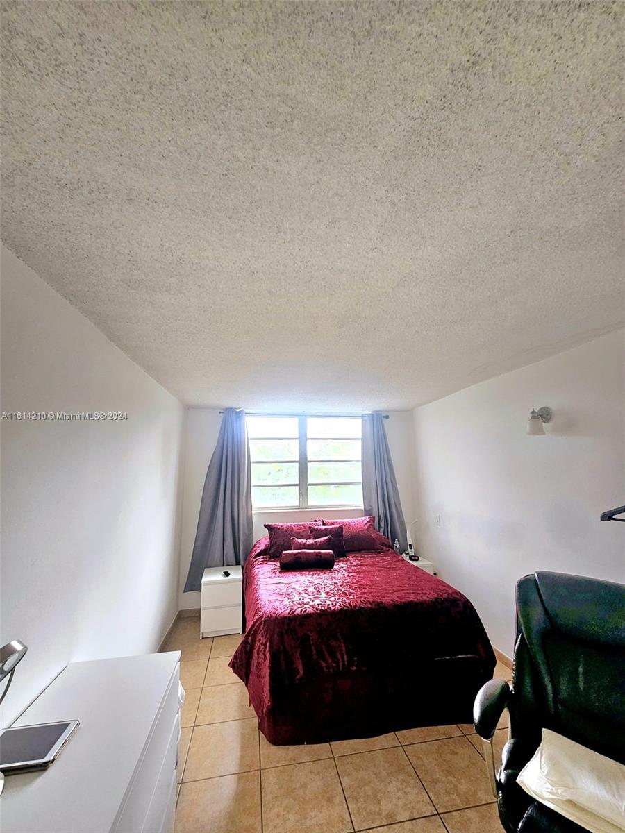 EL JARDIN DE HIALEAH COND - Residential