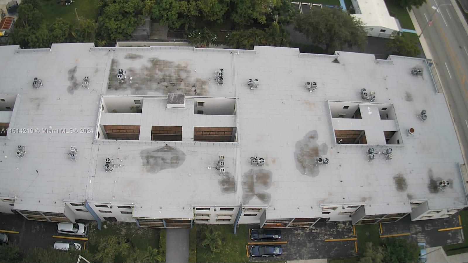 EL JARDIN DE HIALEAH COND - Residential