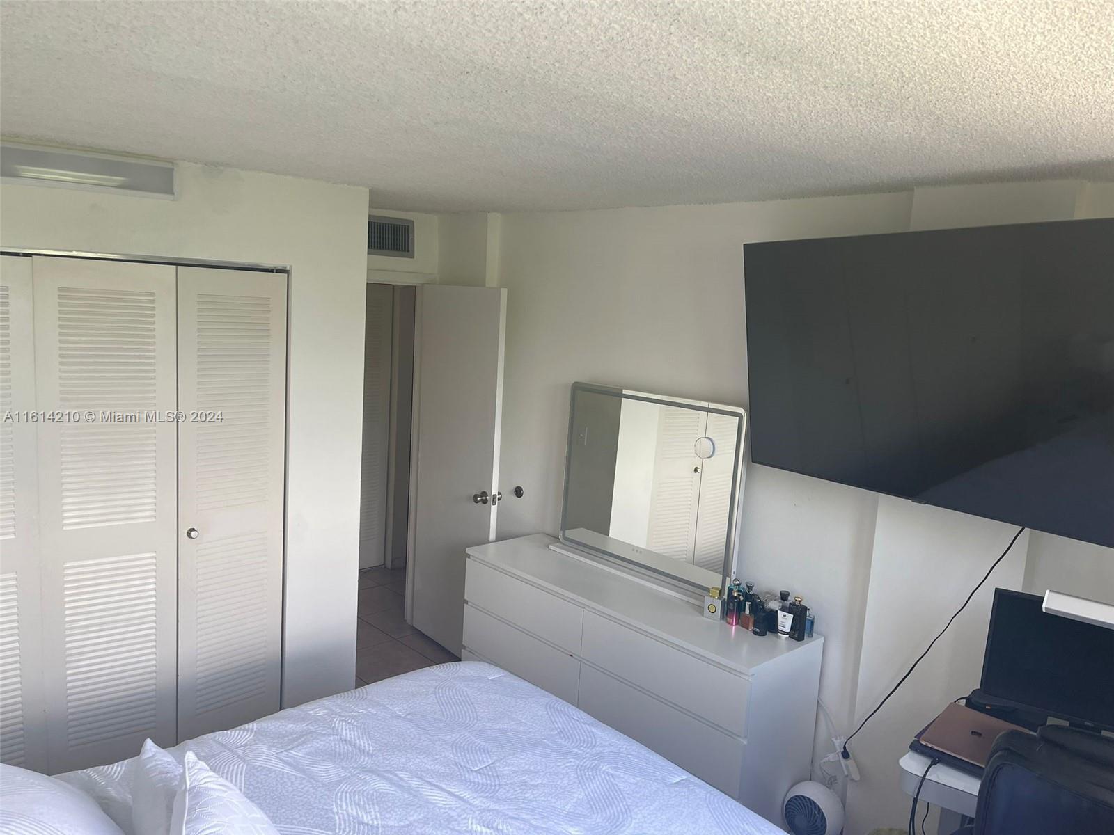 EL JARDIN DE HIALEAH COND - Residential