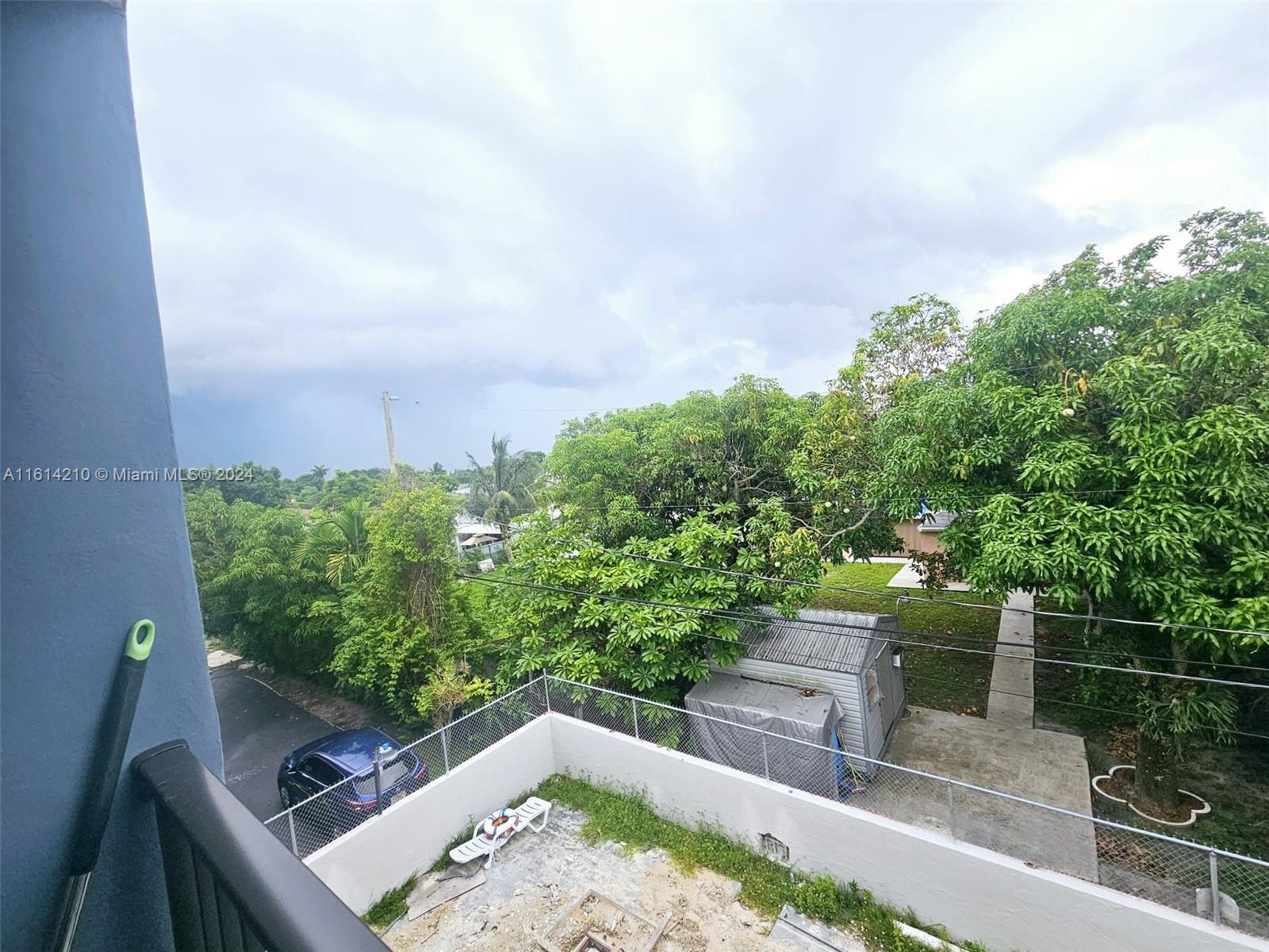 EL JARDIN DE HIALEAH COND - Residential