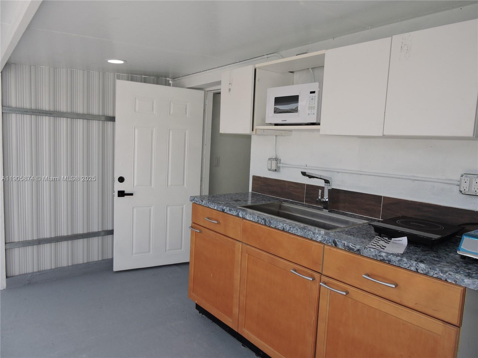 PALM SPRINGS 5TH ADDN SEC - Residential Lease