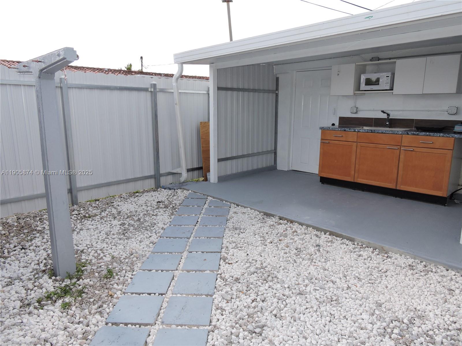 PALM SPRINGS 5TH ADDN SEC - Residential Lease