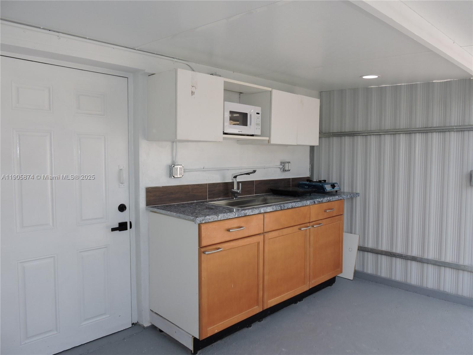 PALM SPRINGS 5TH ADDN SEC - Residential Lease