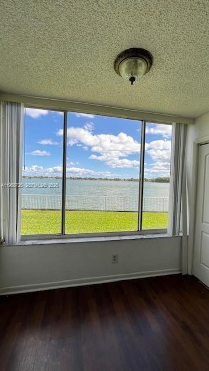 Good For Inverstors!! located in beautiful & well managed Lakeview condo 2/2 on the firts floor with a large gorgeous view of the lake. Great tenant paying $2000 per month.Tile and wood laminate , Washer & dryer. Club house , pool , Gym. 10 minutes from city of Forlauderdalle, airport  and beaches