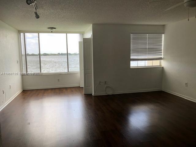 LAKEVIEW CLUB CONDO - Residential