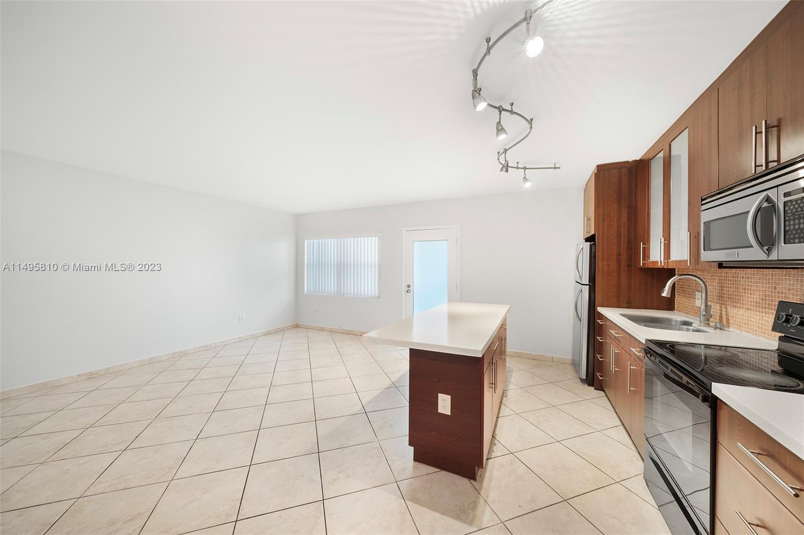 P & S APARTMENTS CONDO - Residential Lease