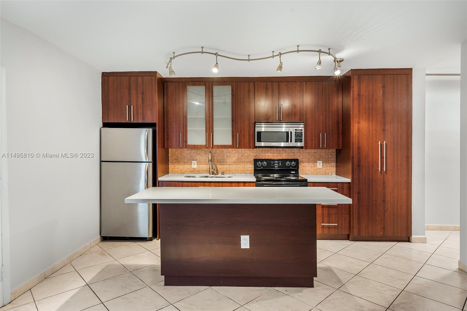 P & S APARTMENTS CONDO - Residential Lease