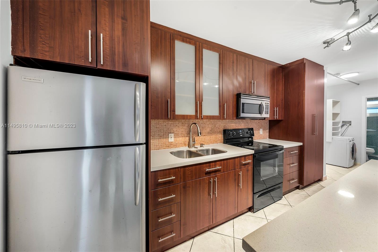 P & S APARTMENTS CONDO - Residential Lease