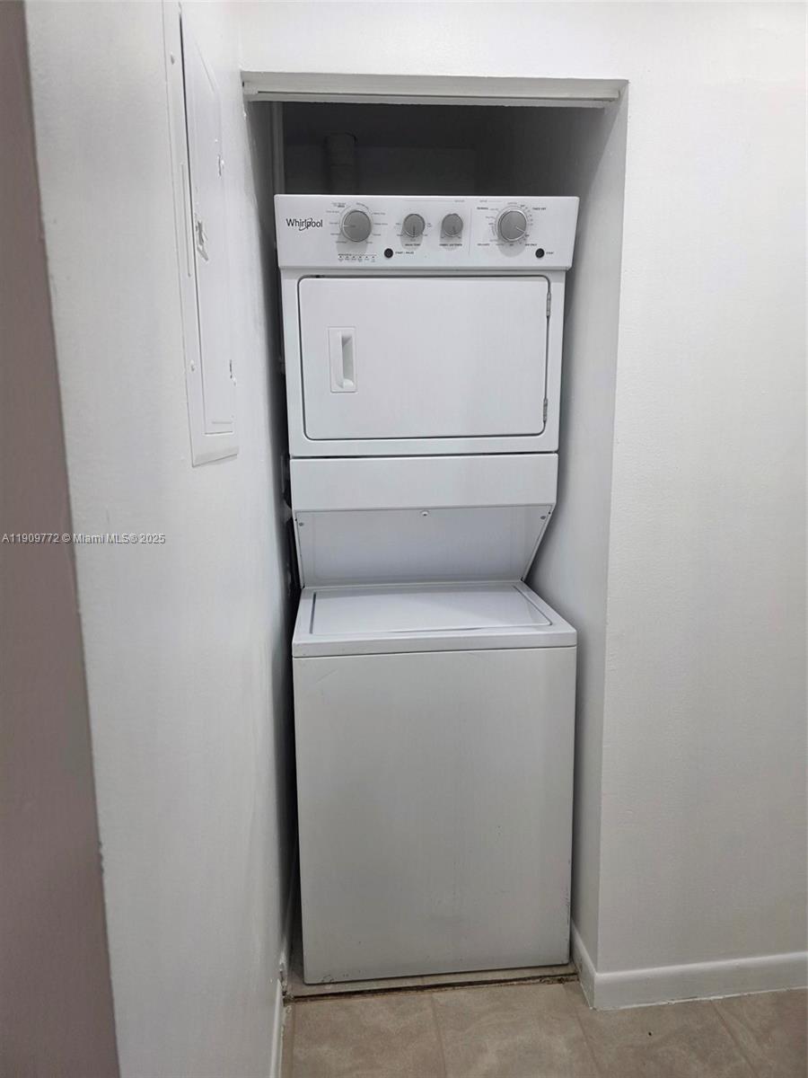 LAKESHORE CONDO 7 - Residential Lease