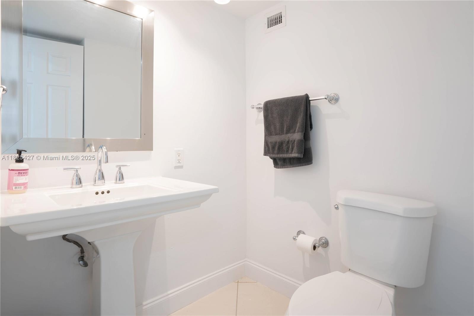 6770 Indian Creek Dr 14C, Miami Beach, FL, 33141/$389,000 4 6770 Indian Creek Dr 14C
