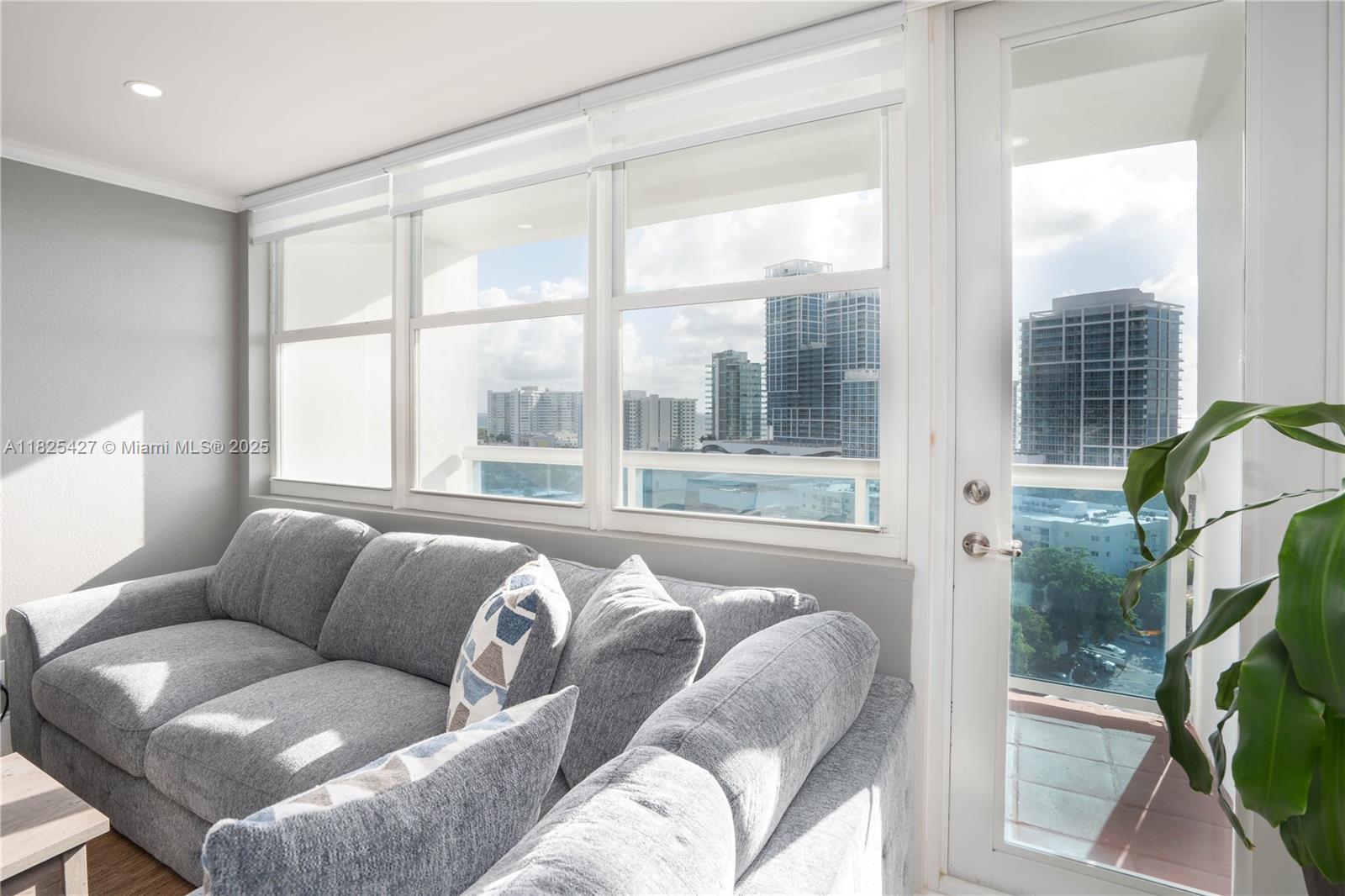 6770 Indian Creek Dr 14C, Miami Beach, FL, 33141/$389,000 2 6770 Indian Creek Dr 14C