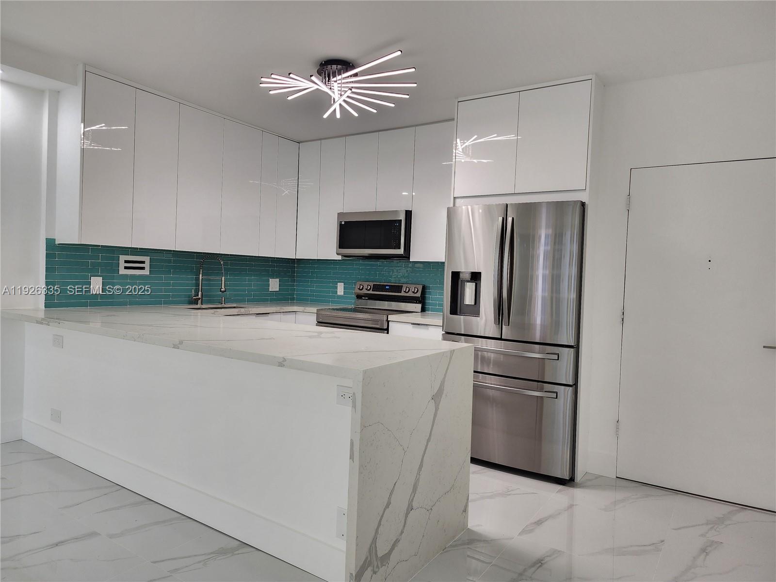 ALEXANDER TOWERS CONDO - Residential