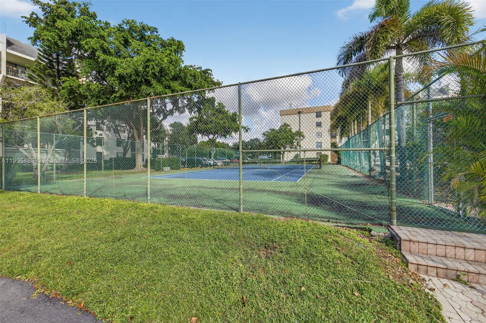 GATE THREE CONDO - Residential