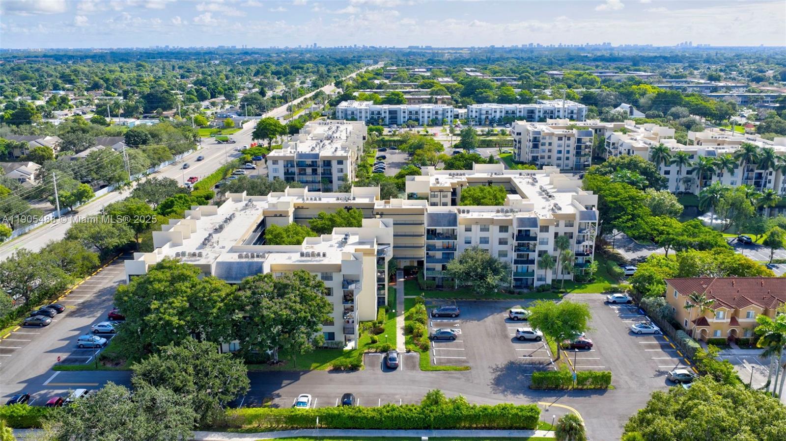 GATE THREE CONDO - Residential