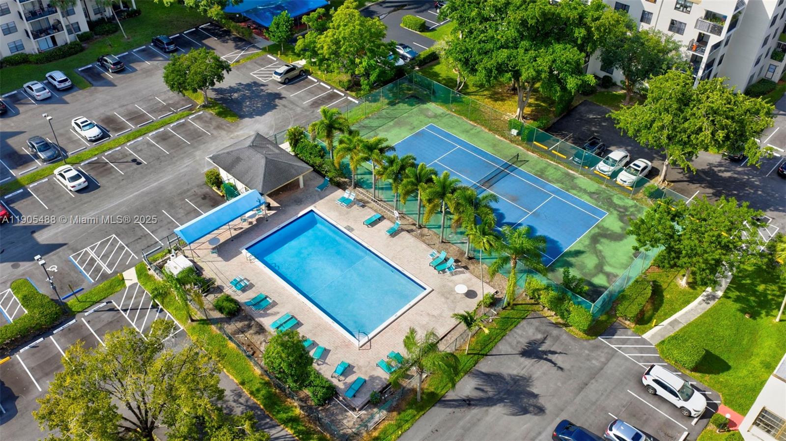 GATE THREE CONDO - Residential