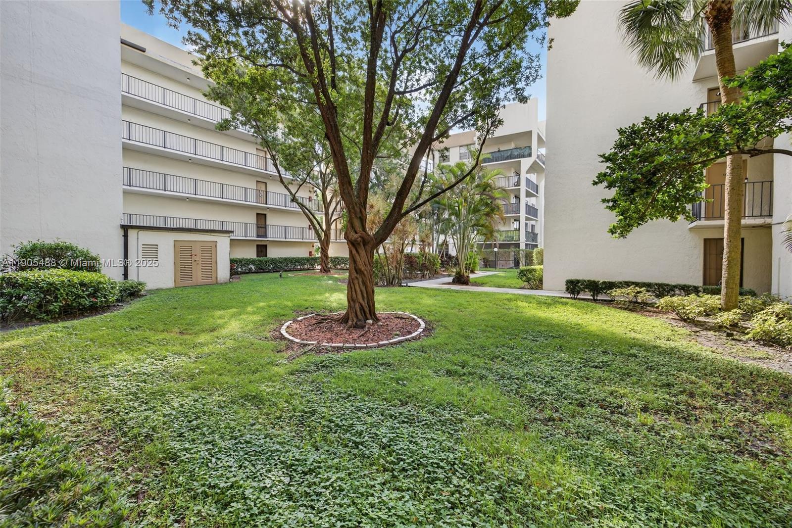 GATE THREE CONDO - Residential