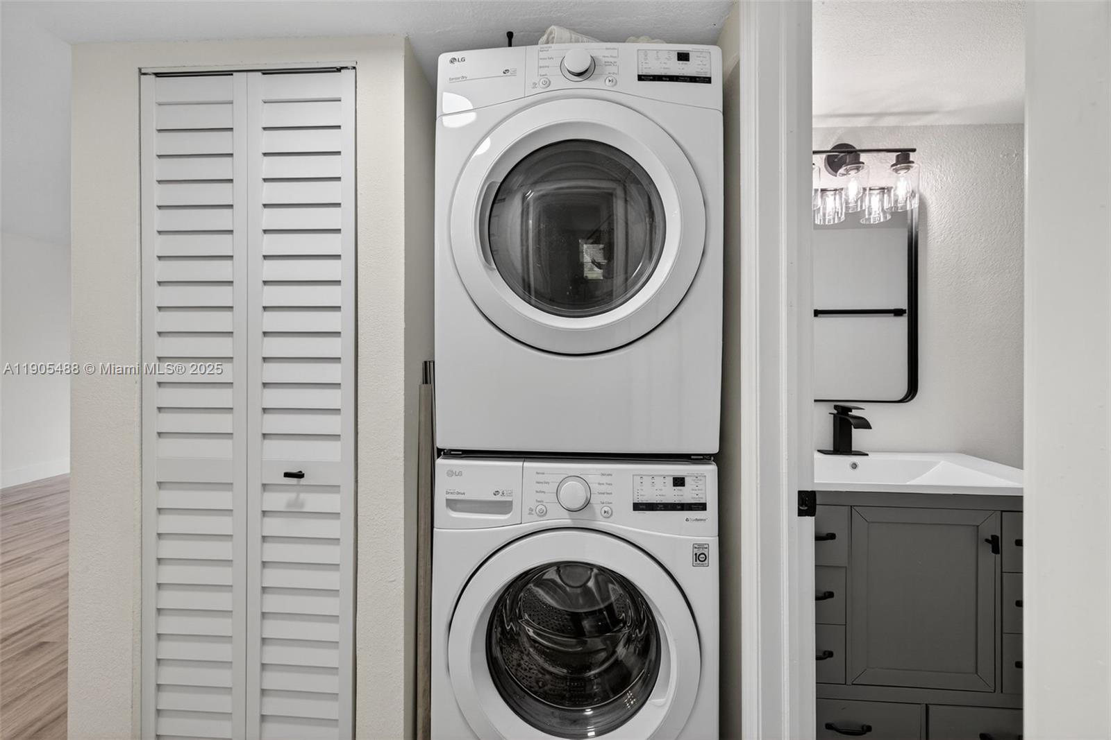 GATE THREE CONDO - Residential