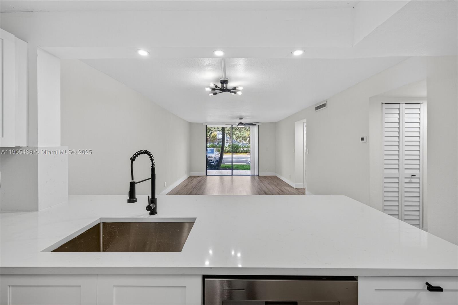 GATE THREE CONDO - Residential