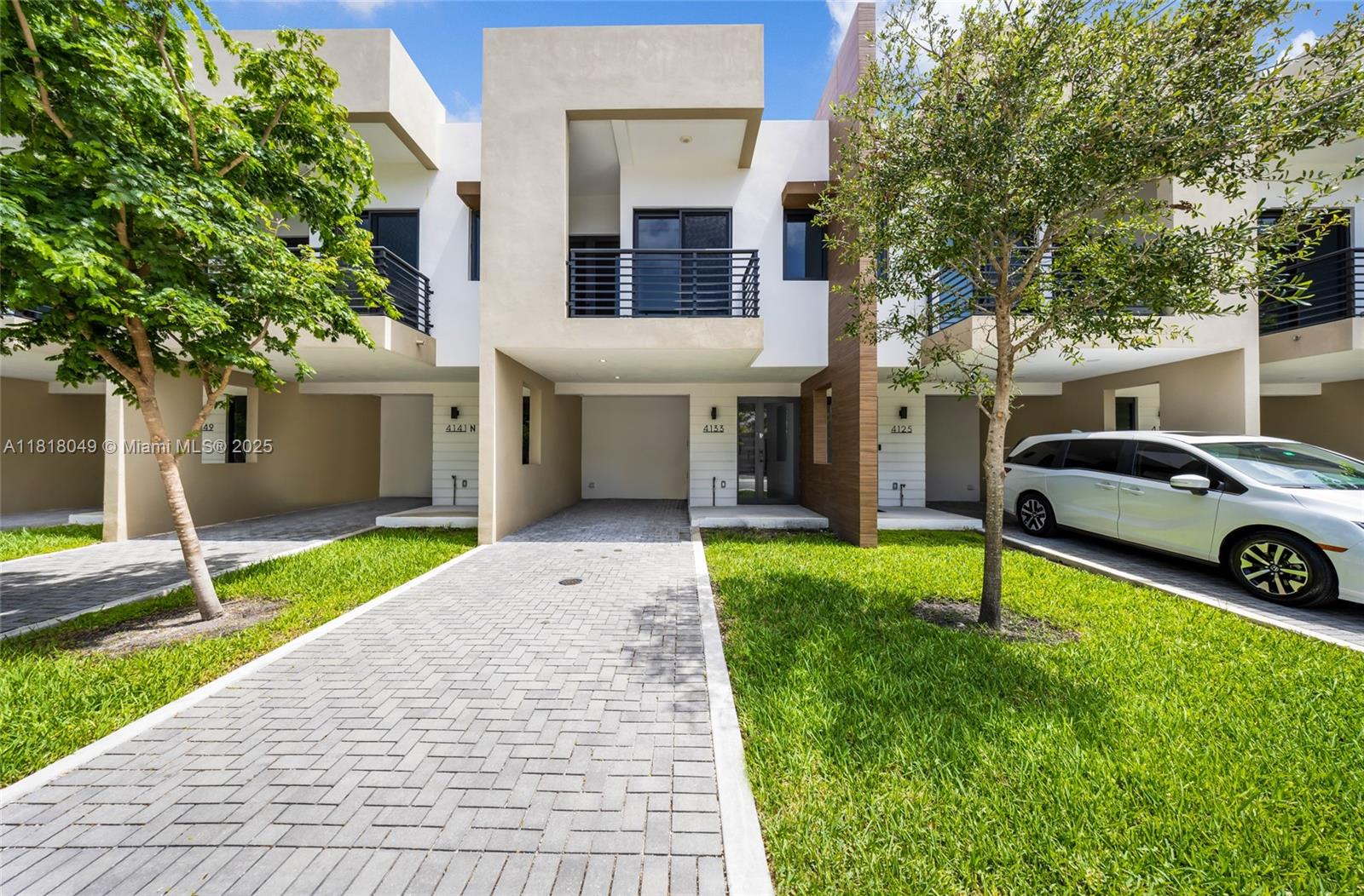 4133 N Oak Pl 4133, Dania Beach, Miami-Dade County, Florida - 3 Bedrooms  
3 Bathrooms - 