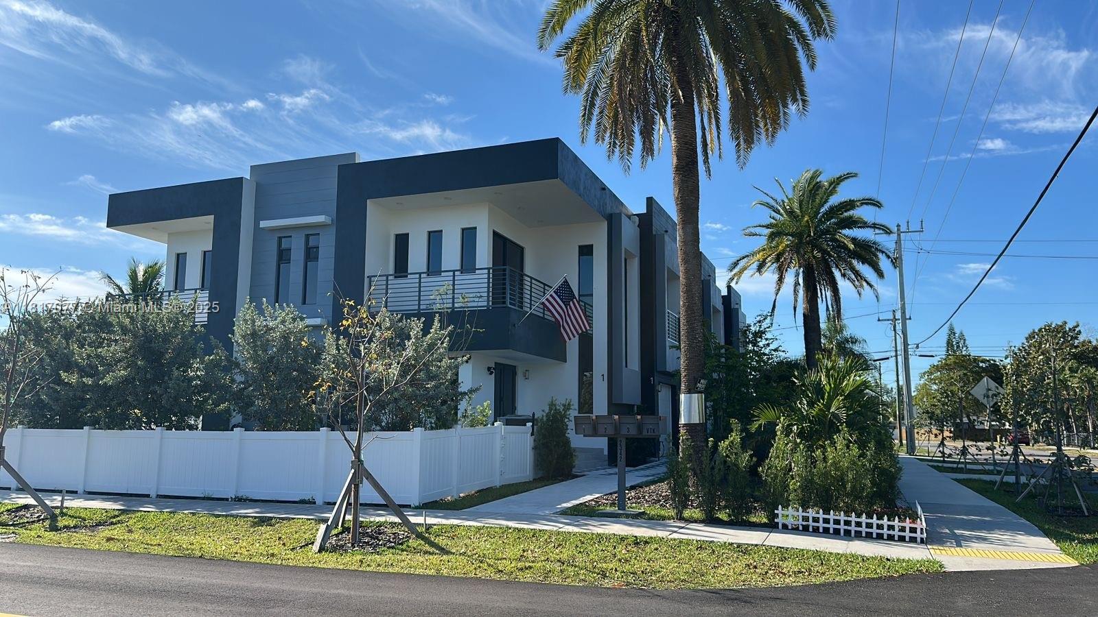 Rental Property at 2342 Mckinley St 3, Hollywood, Broward County, Florida - Bedrooms: 3 
Bathrooms: 3  - $4,900 MO.