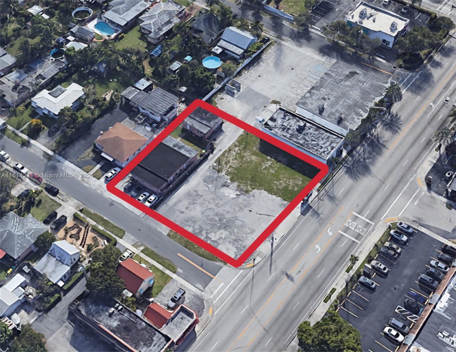 The subject offering includes three parcels of land totaling 19,974 square feet. The sale includes an existing 2,664
SF triplex that is currently leased to 3 month-to-month tenants. Perfect location that allows for a variety of
commercial uses including retail, hospitality, office, multifamily, medical, and more. Great location for your
business.