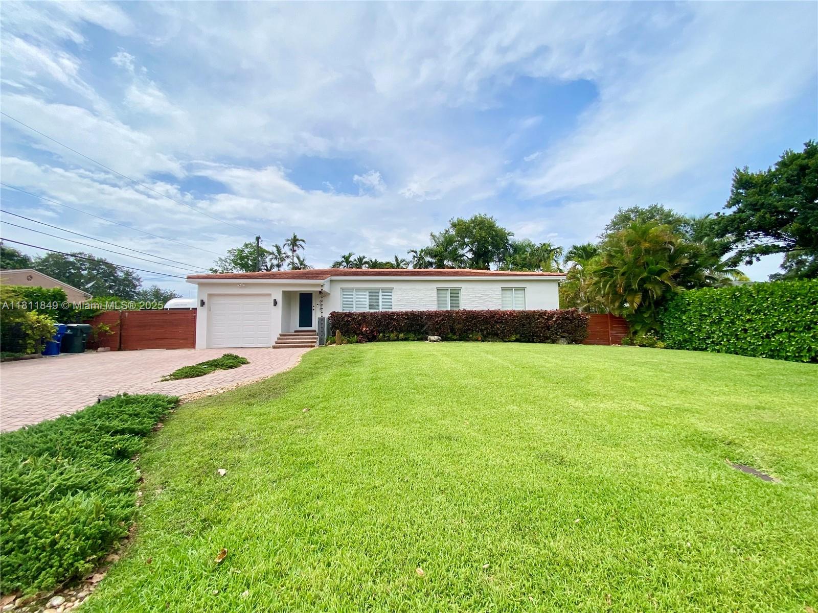 6625 Sw 61st St, South Miami, Miami-Dade County, Florida - 3 Bedrooms  
3 Bathrooms - 