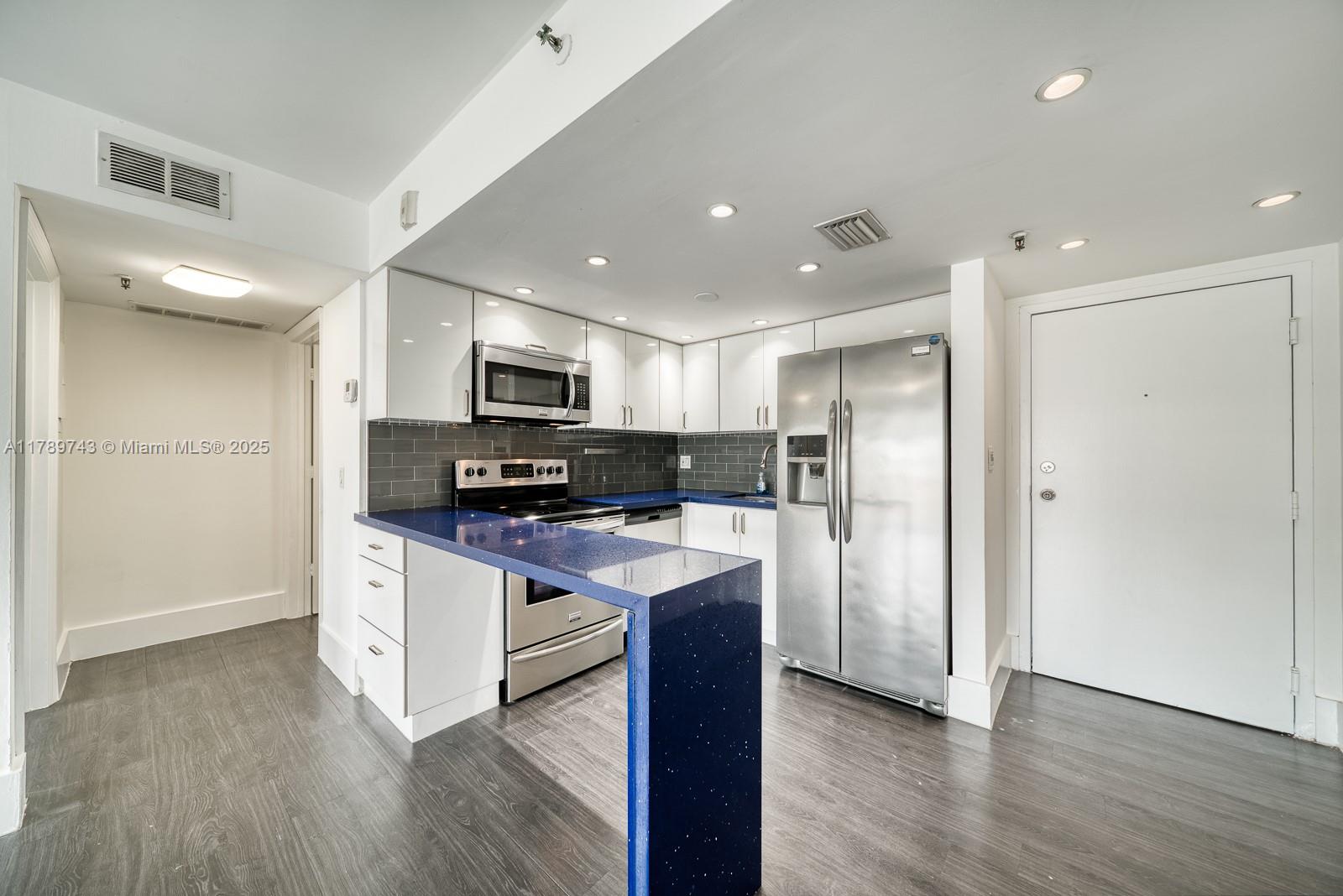 Rental Property at Address Not Disclosed, Miami, Broward County, Florida - Bedrooms: 2 
Bathrooms: 2  - $2,600 MO.