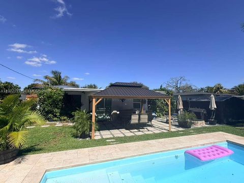 1430 NE 149th St Miami FL 33161