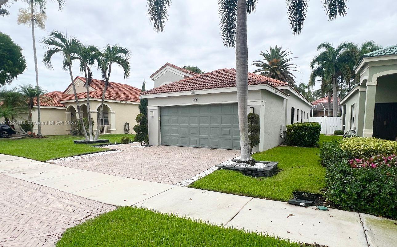 800 SW Tanglewood Cir