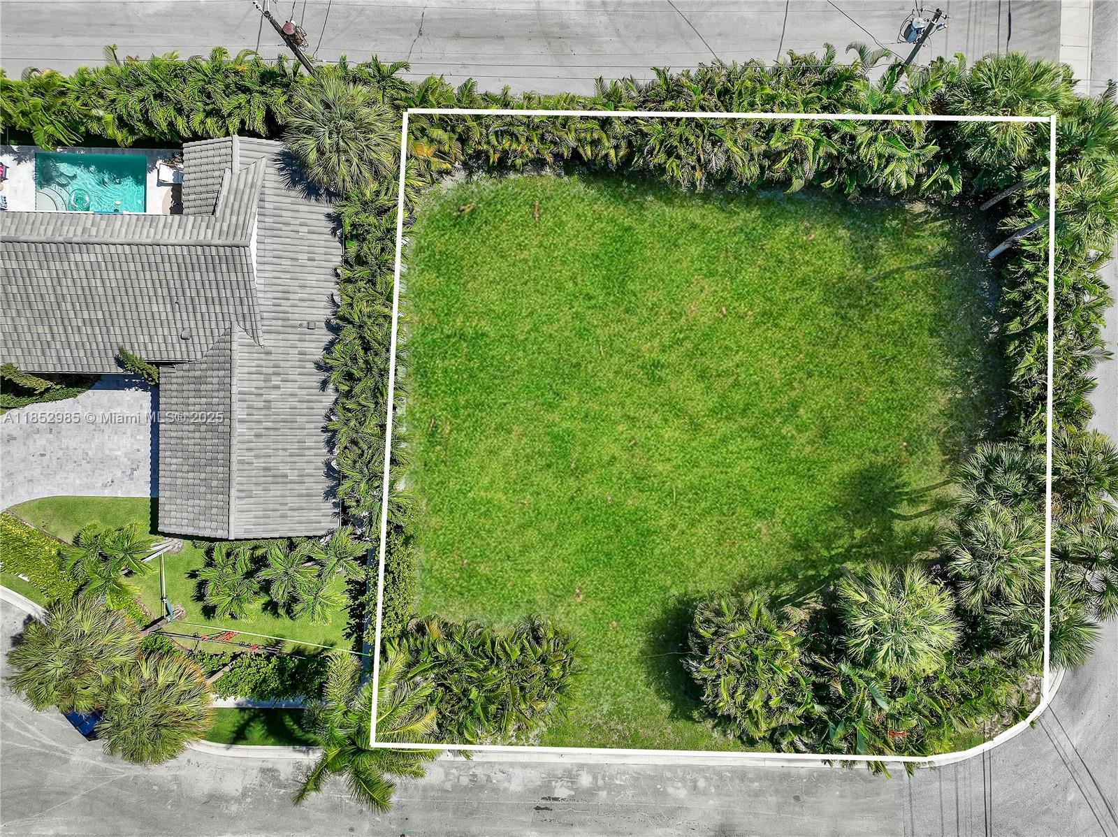 7 Lakeside Palms Ct