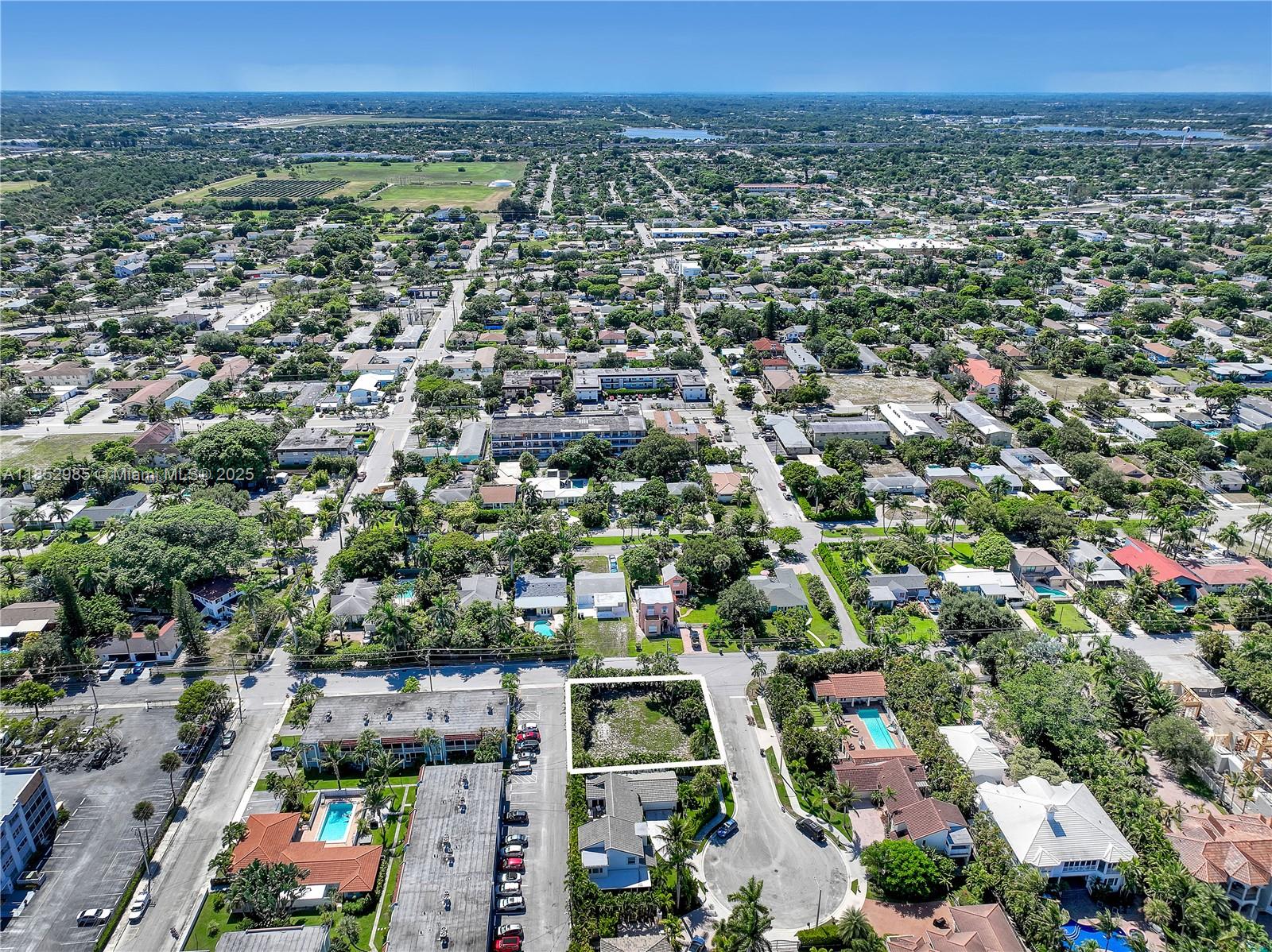 LAKESIDE PALMS - Land