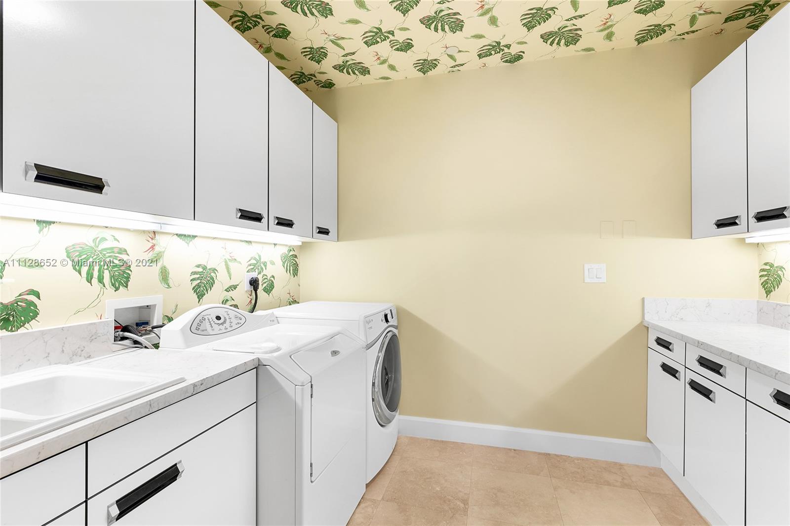 RONEY PALACE CONDO - Residential