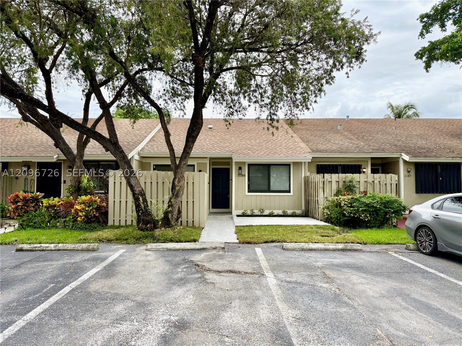 11189 NW 37th St