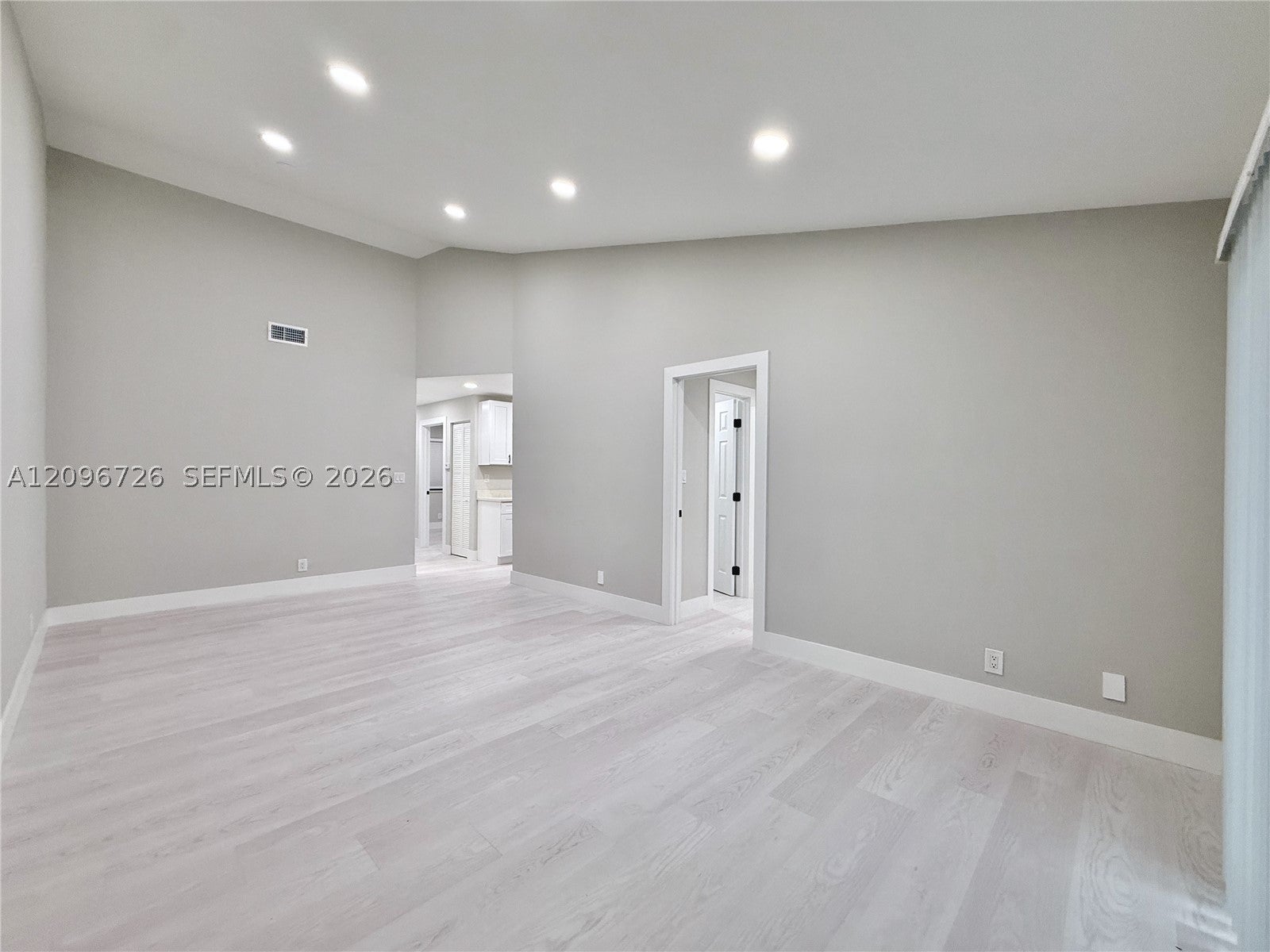 11189 NW 37th St