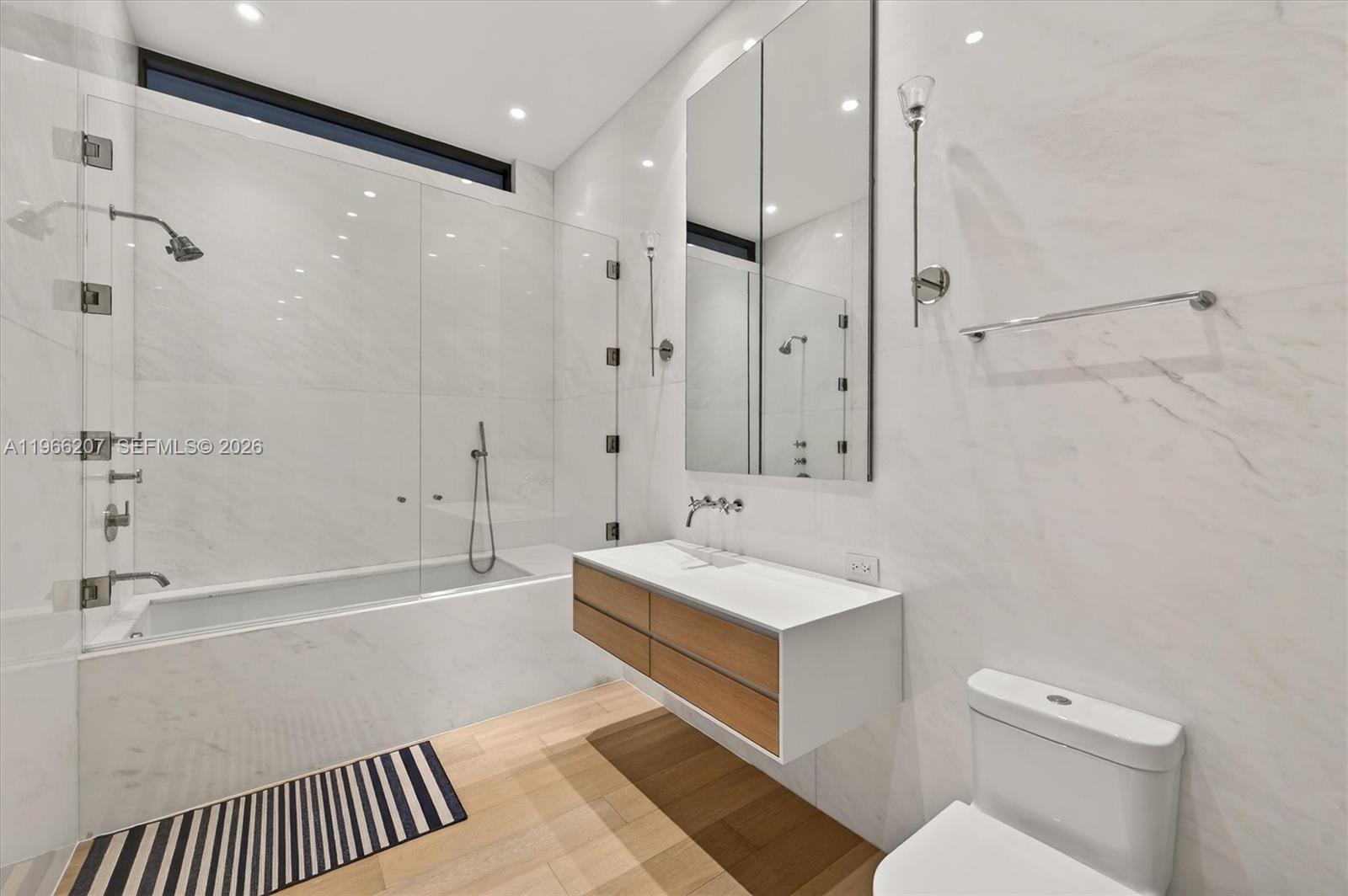 SUNSET ISLANDS-ISLAND NO - Residential