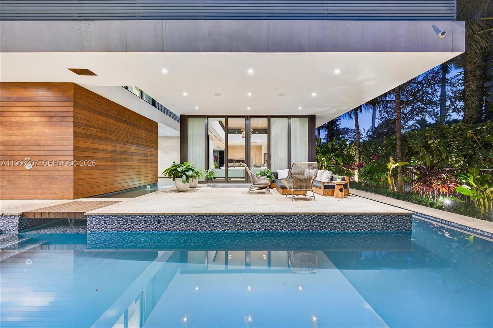 SUNSET ISLANDS-ISLAND NO - Residential