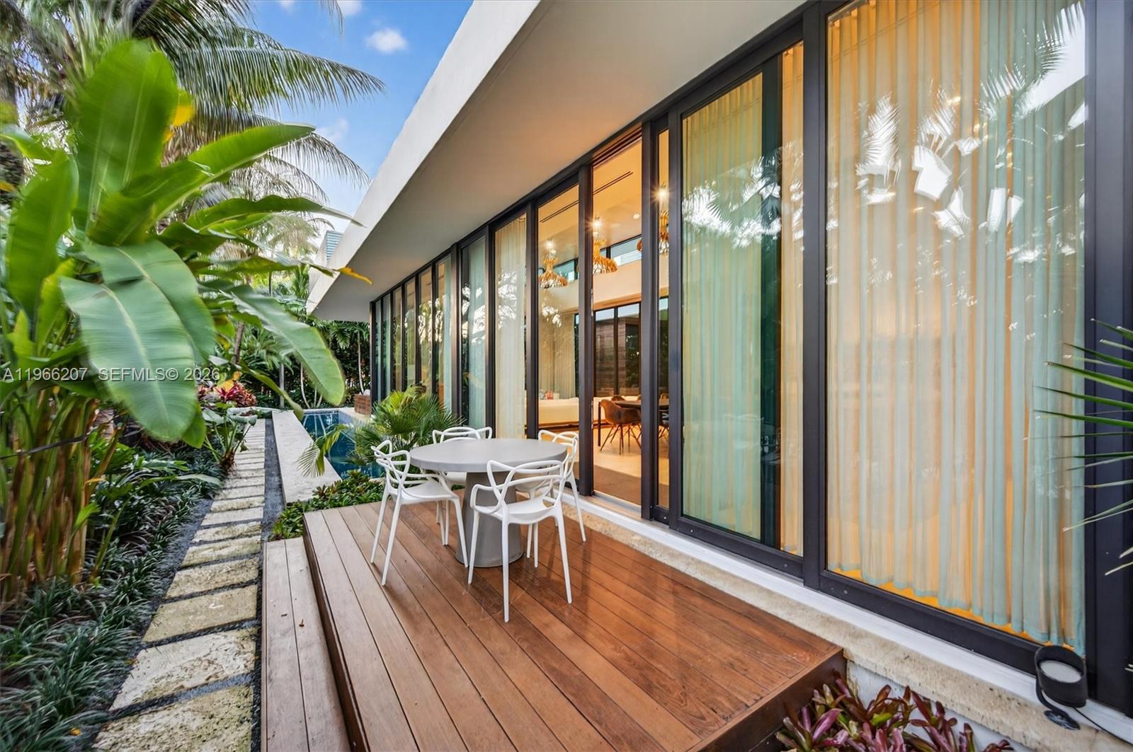 SUNSET ISLANDS-ISLAND NO - Residential