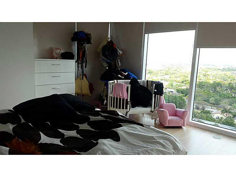 SUPERB CITY VIEW FROM EVERY ROOM. EXCELENT LOCATION AND MODERN BUILDING. MARBLE AND WHITE OAKS FLOOR. WINDOWS TREATMENT. RESORT STYLE CONDO. POOL, SAUNA, SPA, FITNESS CENTER,. ONE PARKING ASSIGNED. TENANT OCCUPIED. 24HS NOTICES REQUIRED. AVAILABLE FROM 05 /01/15. Email listing agent to set up a showing. 2nd Parking available for another $ 150.