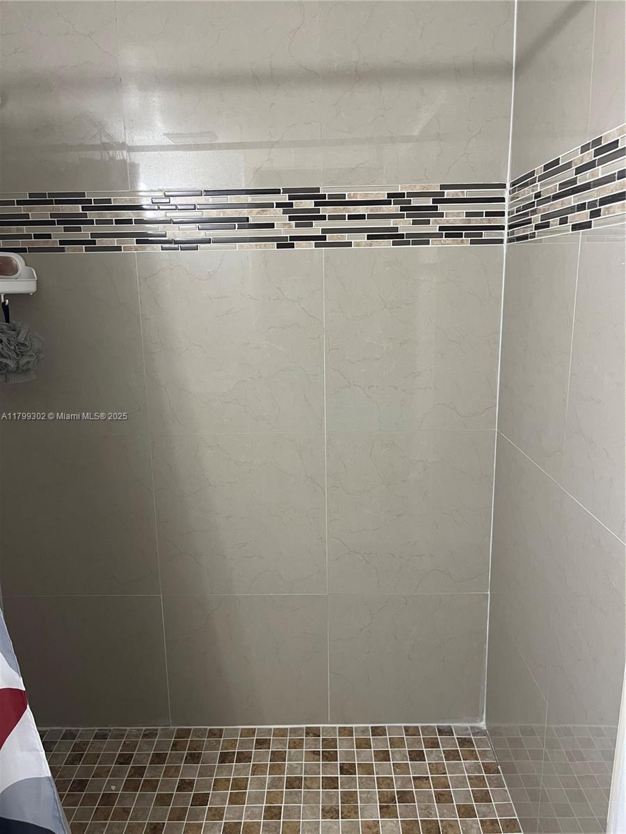 FONTAINEBLEAU GARDENS CON - Residential