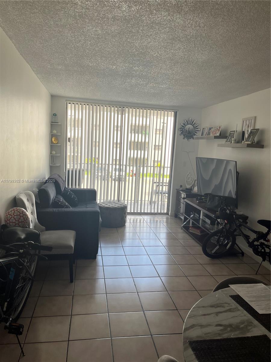 FONTAINEBLEAU GARDENS CON - Residential